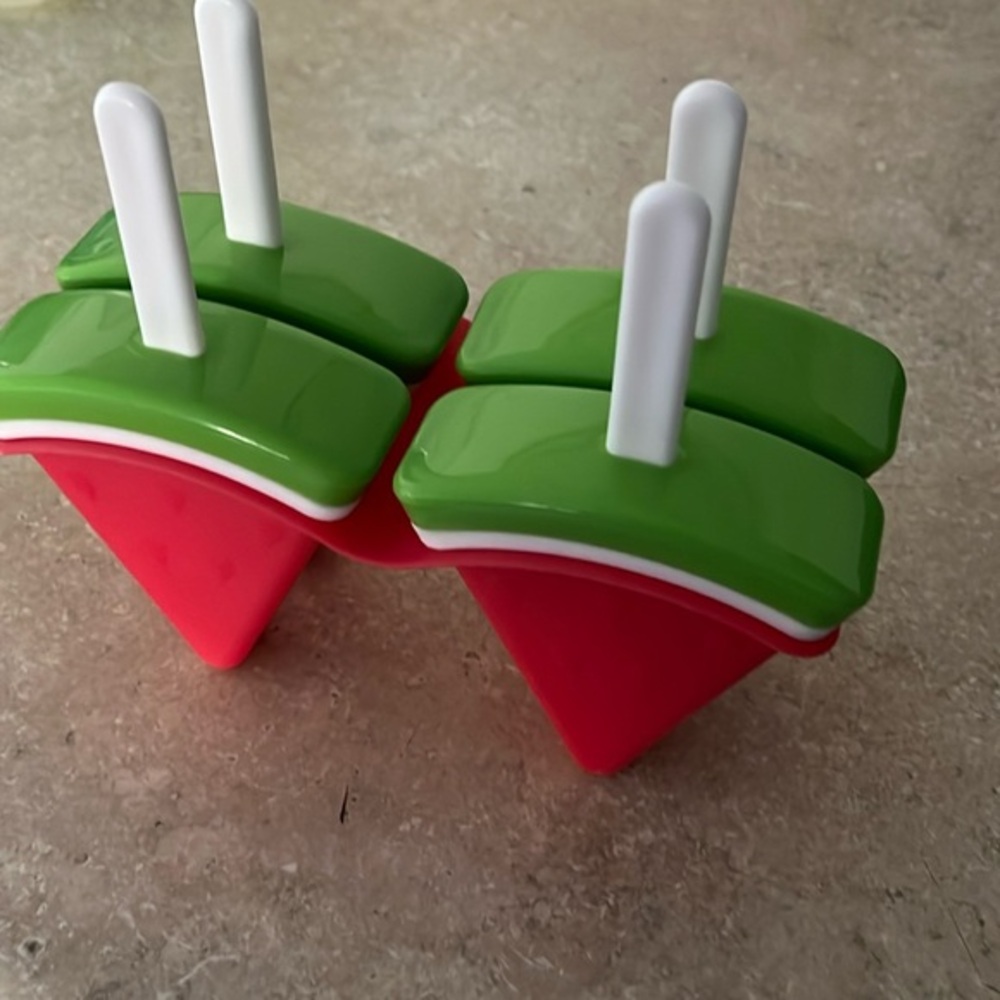 🔜 
Watermelon Popsicle Mold